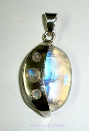 http://www.mahavirgems.in/natural-moonstone-pendant-25